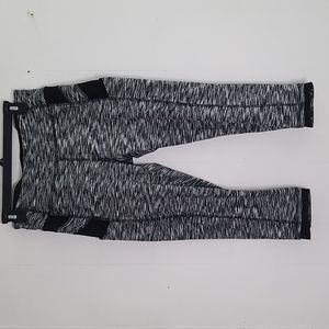 Workout Capri Leggings Size M